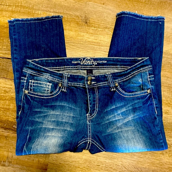 Vanity capris - Picture 1 of 3